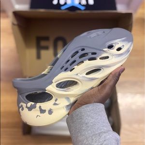 Yeezy Foam Runner ‘MXT Moon Grey’ Size 12M